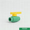 Vávula de bola plástica superficial lisa de la manija del color verde con alto flujo de la bola de cobre amarillo