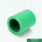 Instalaciones de tuberías iguales de Ppr del acoplamiento del verde de la inyección
